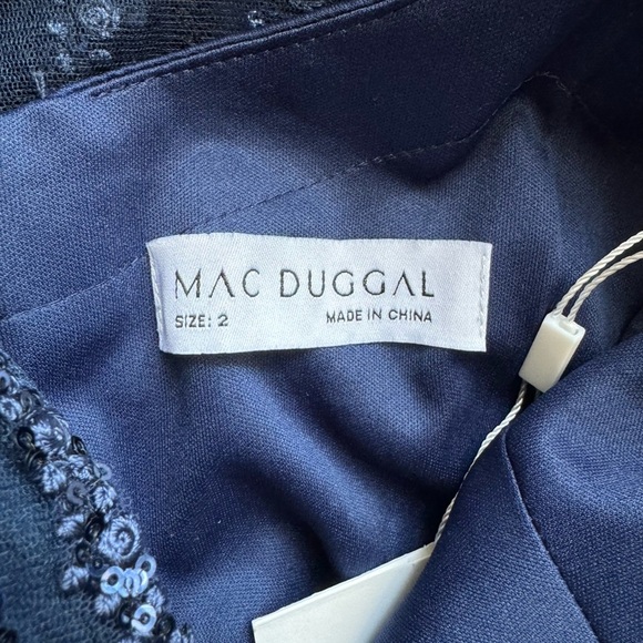 NWT Mac Duggal 11184 Plunging Striped Sequin Long Sleeve Gown in Midnight Size 2 - Picture 10 of 12